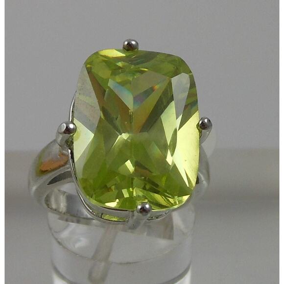 Vintage 1990's Green Cocktail Ring Size 7 Thailand Made NOS Cubic Zirconia - Picture 6 of 10